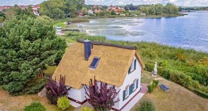 Entspannen Sie in dem idyllischen Ferienhaus Seerose am See!