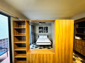 1 slaapkamer, een strijkplank/strijkijzer, wifi