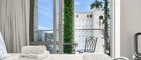 2 habitaciones, escritorio, tabla de planchar con plancha y wifi gratis