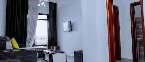 Apartment, Balcony, City View | Living area | Smart TV, printers