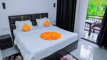 Comfort-Doppelzimmer, Balkon, Stadtblick | 14 Schlafzimmer, Minibar, Schreibtisch, laptopgeeigneter Arbeitsplatz