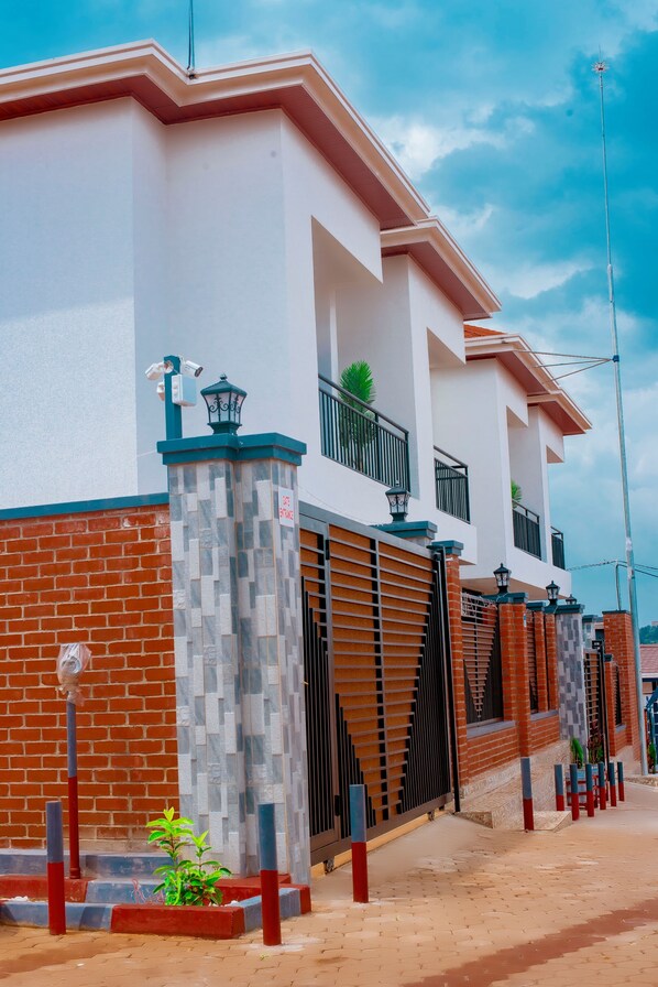 Exterior - Martin Aviator Apartment (Kigali)