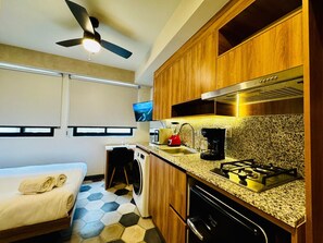 1 soverom og strykejern/-brett