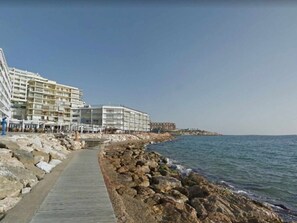 Beach - Family Apartment Near Port Aventura with Terrace and Air Conditioning (Salou)