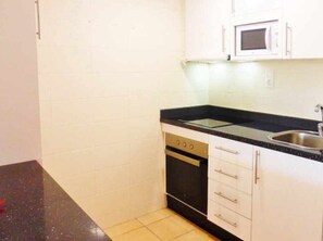 Fridge, microwave, oven, coffee/tea maker