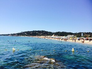 Beach nearby - Sainte-Maxime: 2-room apartment, sleeps 4 with pool and parking included (Sainte-Maxime)