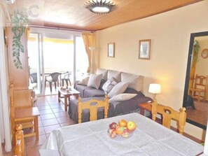 TV - Apartment in Cap Salou with sea view, air conditioning and WIFI, near beaches (Salou)