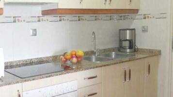 Frigorifero, microonde, forno, macchina per tè/caffè