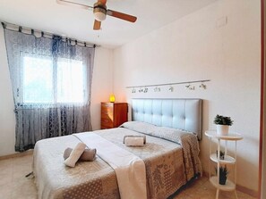 2 bedrooms, bed sheets