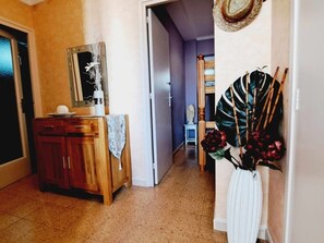 Interior - 2-Bedroom Apartment with Terrace, Near Beach (Salou)