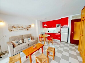 TV - Family apartment in Salou with WiFi and air conditioning (Salou)