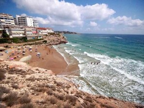 Beach - Family apartment in Salou with WiFi and air conditioning (Salou)