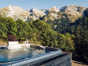 Bañera de hidromasaje al aire libre