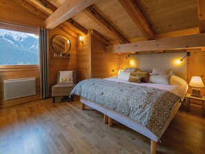 6 bedrooms, free WiFi, bed sheets