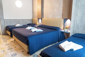 Caja de seguridad en la habitación y escritorio