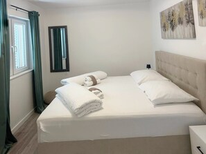 1 室のベッドルーム、セーフティボックス (室内)、アイロン / アイロン台、WiFi (無料)