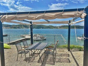 屋外ダイニングエリア