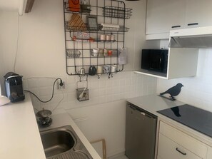 Réfrigérateur, micro-ondes, lave-vaisselle