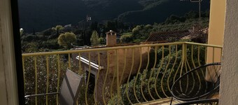 House, panoramic view, lake, green setting, hiking.