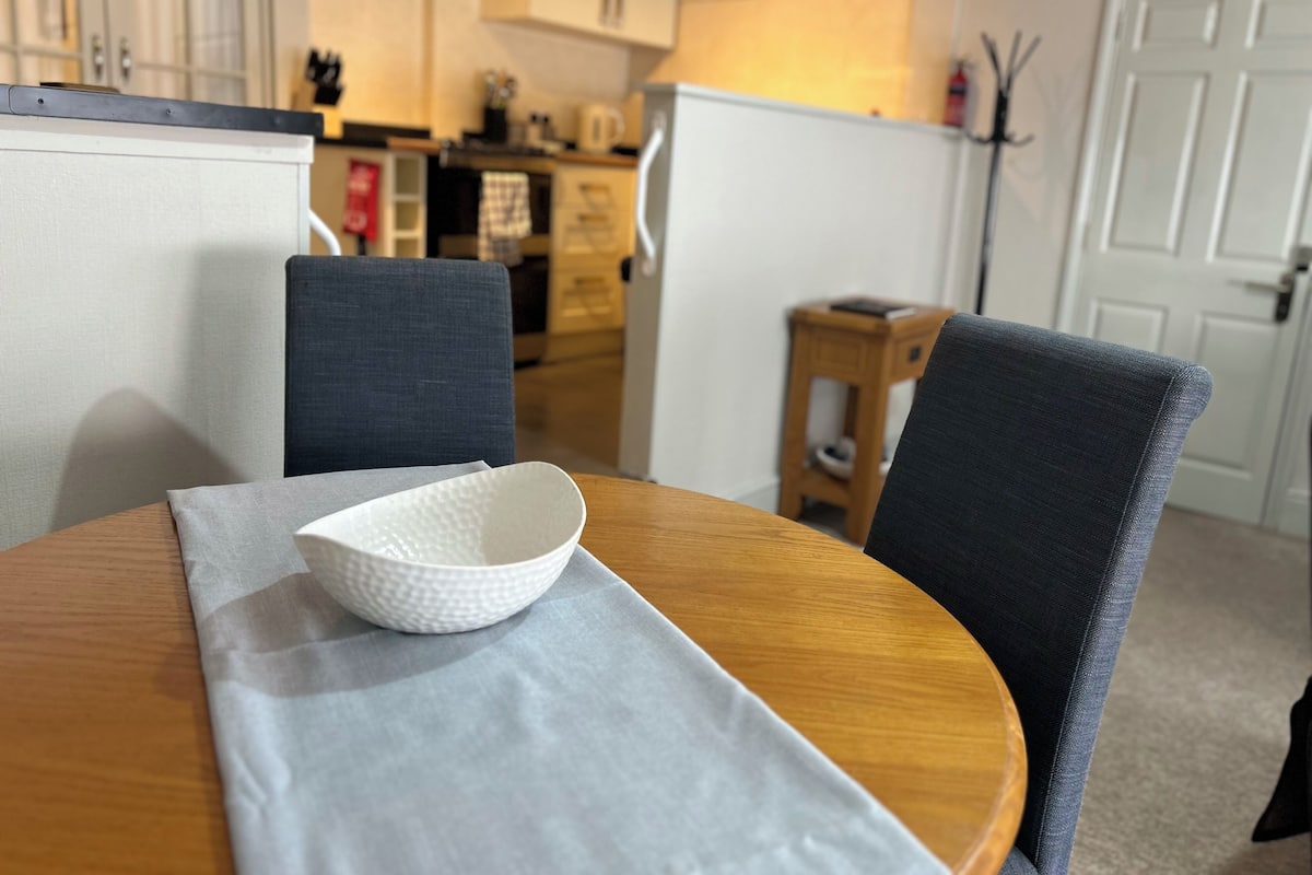 Classic Apartment, 1 Double Bed with Sofa bed | In-room dining
