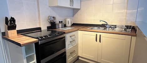 Classic Apartment, 1 Double Bed with Sofa bed | Private kitchen