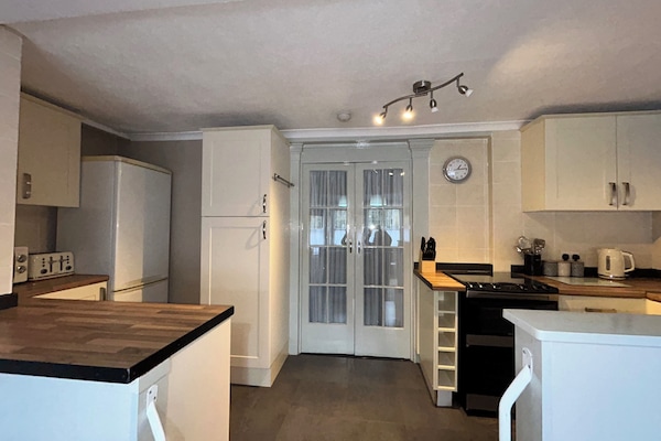 Classic Apartment, 1 Katil Kelamin (Double) dengan Katil Sofa | Dapur peribadi | Cerek elektrik, pembakar roti, meja makan