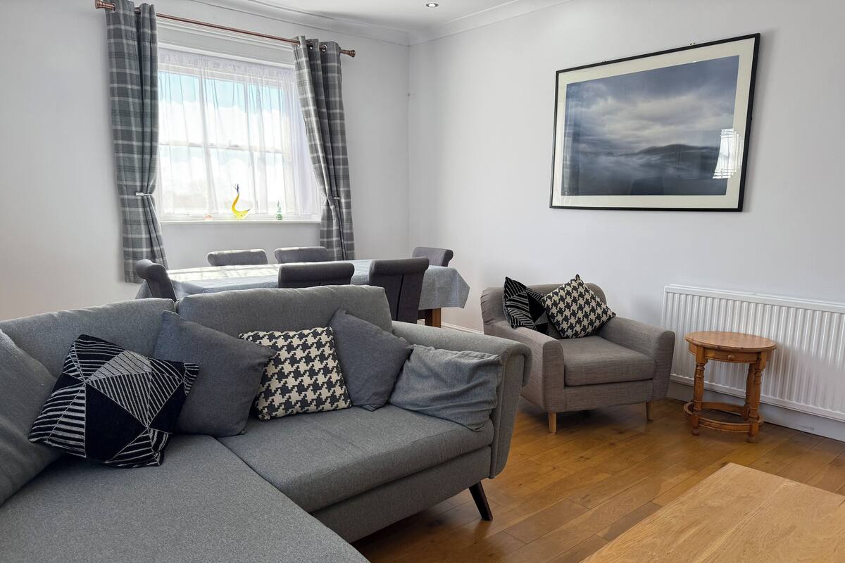 Premium Apartment | Living area | 40-inch Smart TV with digital channels, fireplace