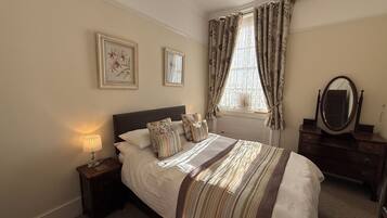 Comfort Apartment, City View | 3 bedrooms, individually decorated, individually furnished, desk