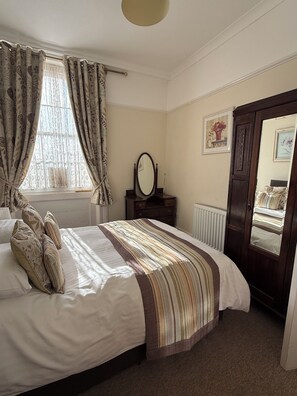 舒适公寓, 城市景观 | 特色装修、特色家居、办公桌、笔记本电脑工作区