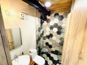 Hårføner og håndklær