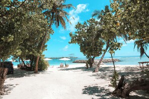 Beach nearby, sun loungers, beach towels