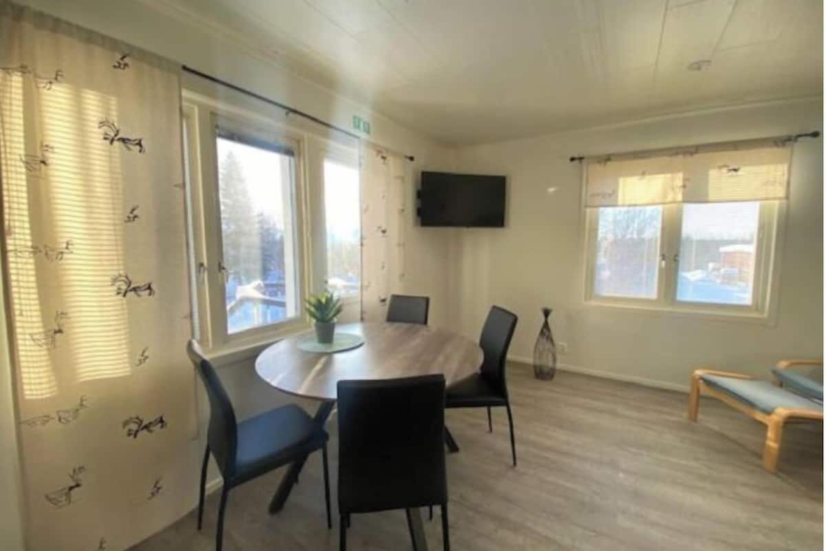 2 bedrooms, iron/ironing board, free WiFi