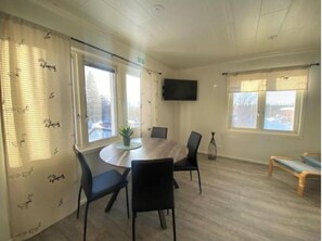 2 bedrooms, iron/ironing board, free WiFi