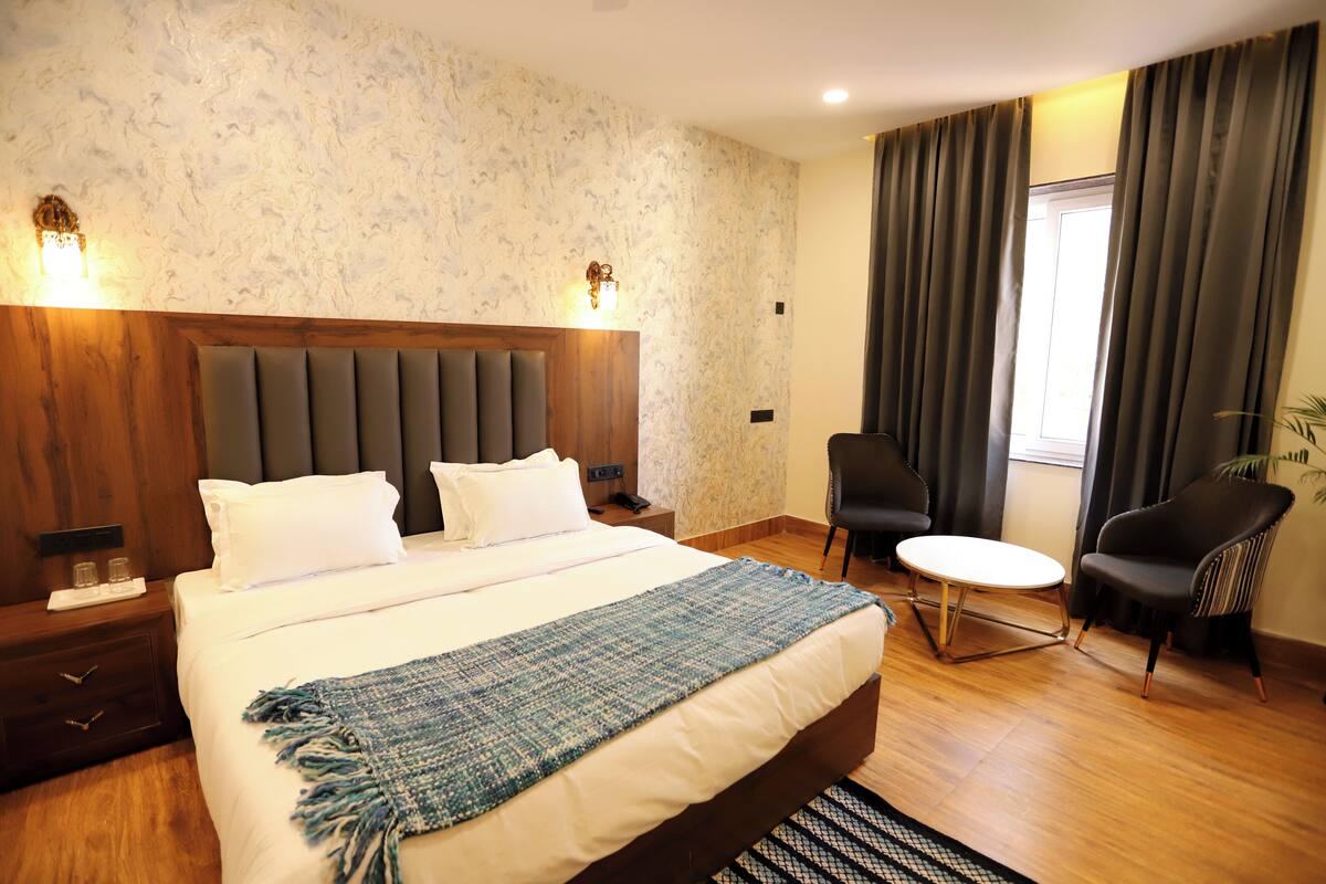Kamar Premium | Setrika/meja setrika, Wi-Fi gratis, dan seprai linen