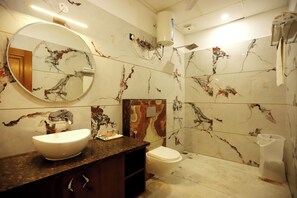 Executive Room | Bathroom | Shower, free toiletries, slippers, towels - Hotel Dhingra Inn (Rewari)