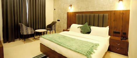 Deluxe Room | Iron/ironing board, free WiFi, bed sheets, wheelchair access