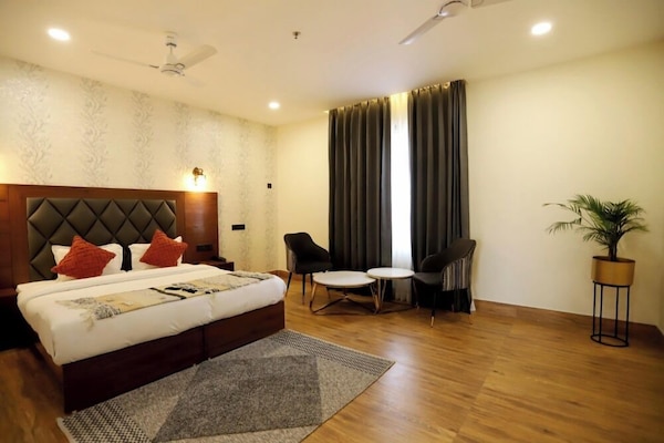 Tabla de planchar con plancha, wifi gratis y ropa de cama