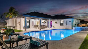 Piscina a l'aire lliure i piscina climatitzada