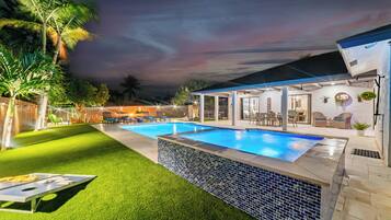 Piscina a l'aire lliure i piscina climatitzada