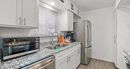 Cozy home close to Fort Bliss, Painted Dunes, US-54 & Loop 375 - Trans Mountain