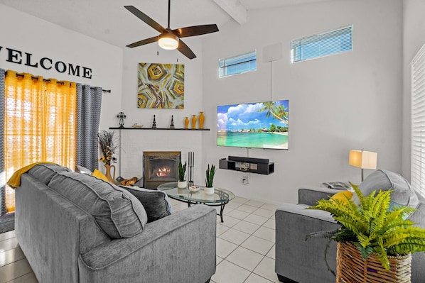 Smart TV, fireplace