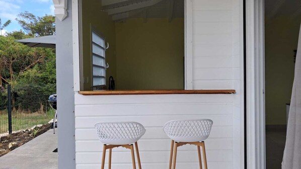 Terrace/patio - Villa neuve 3 pièces avec bar et climatisation À seulement 5 minutes de la plage (ポアント・ア・ピートル)