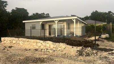 Villa neuve 3 pièces avec bar et climatisation À seulement 5 minutes de la plage