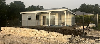 Villa neuve 3 pièces avec bar et climatisation À seulement 5 minutes de la plage