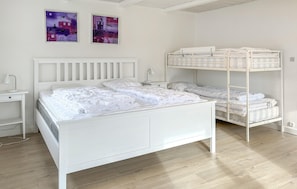 5 Schlafzimmer, Bügeleisen/Bügelbrett, Reisekinderbett, kostenloses WLAN