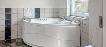 Gorgeous home in Thisted with WiFi