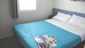 2 bedrooms, blackout curtains, cots/infant beds