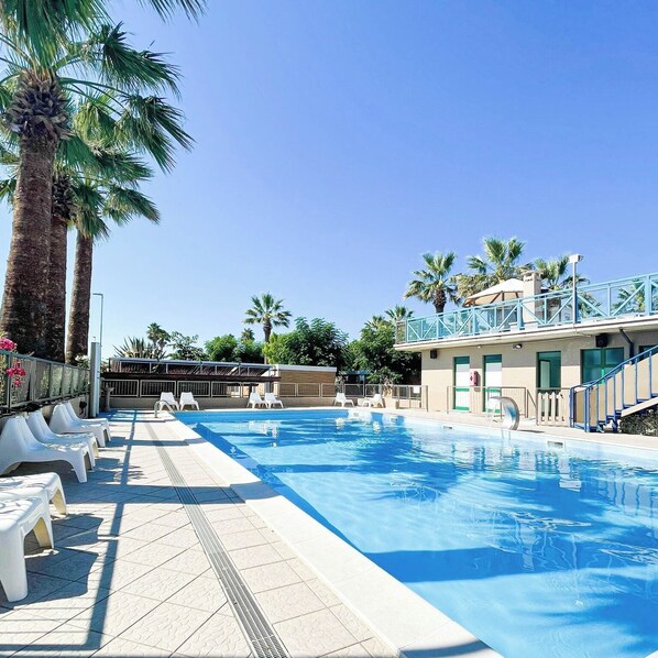 Seasonal outdoor pool