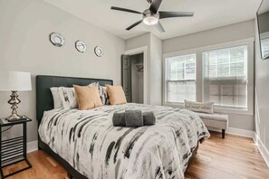 3 bedrooms, desk, iron/ironing board, WiFi