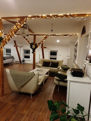 Interior - City-Apartment 2 - 120m², Dart+Airhockey+Beamer (Schwerin)